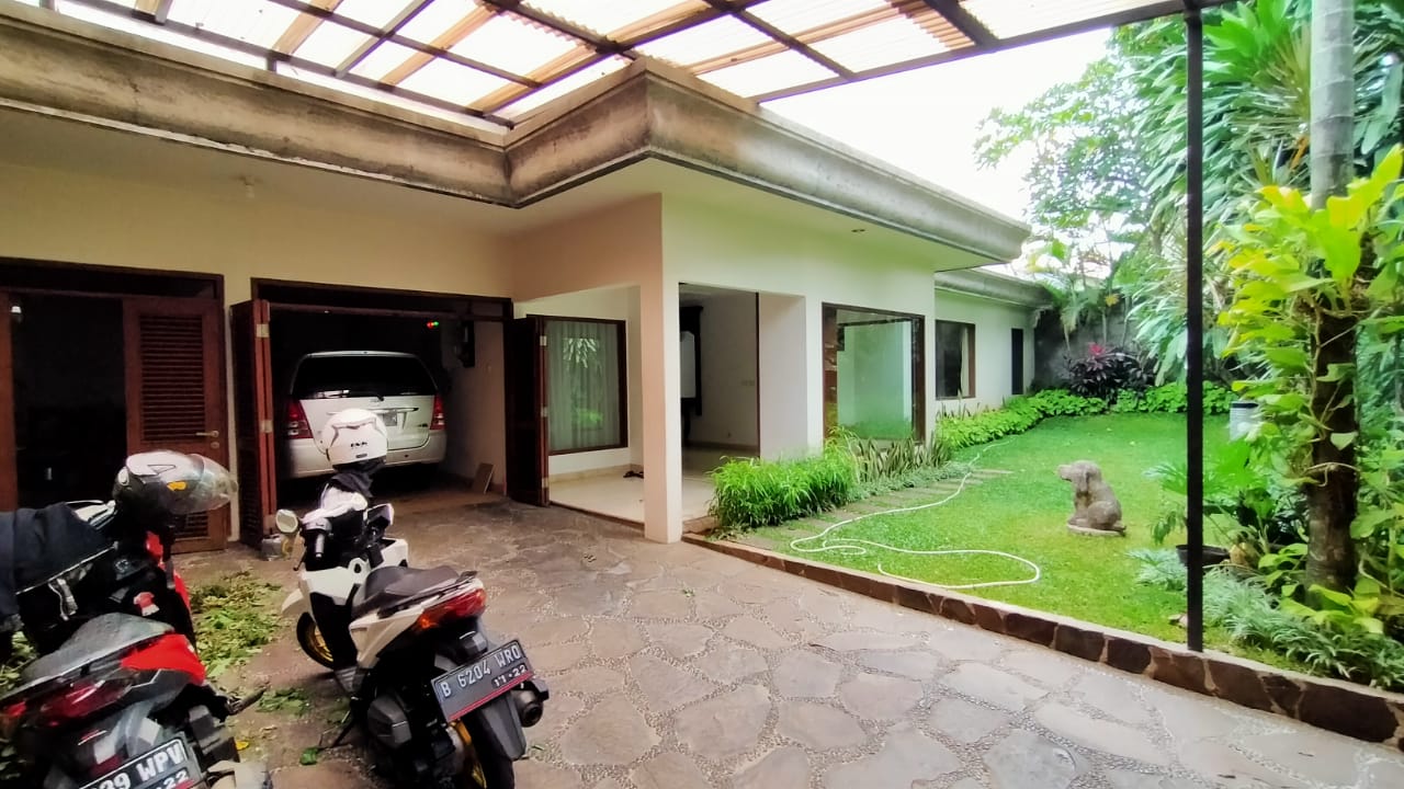 Disewakan Rumah Mewah di Kemang Private Pool & Private Garden
